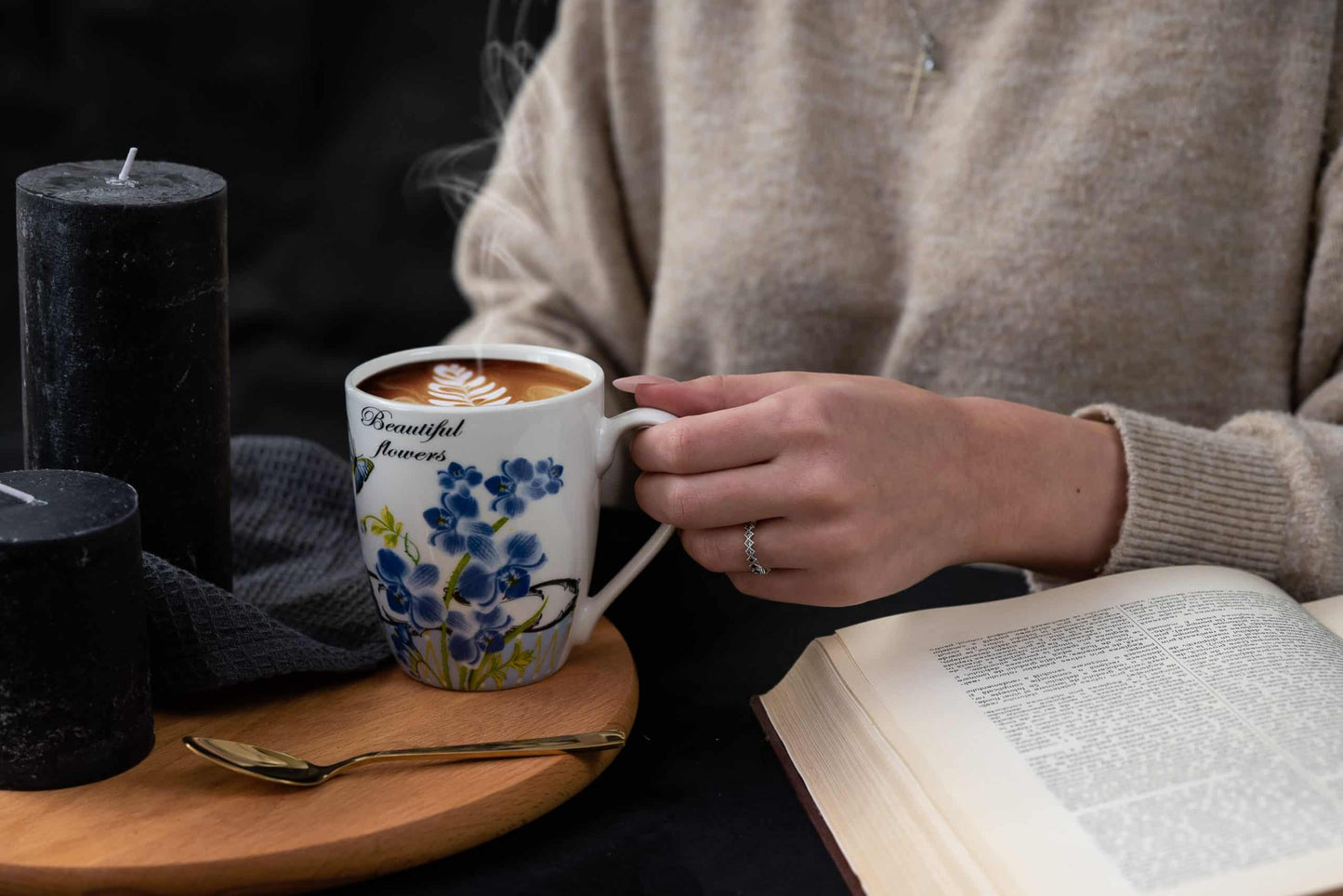 Tazza con fiori blu, 310 ml, Bianco