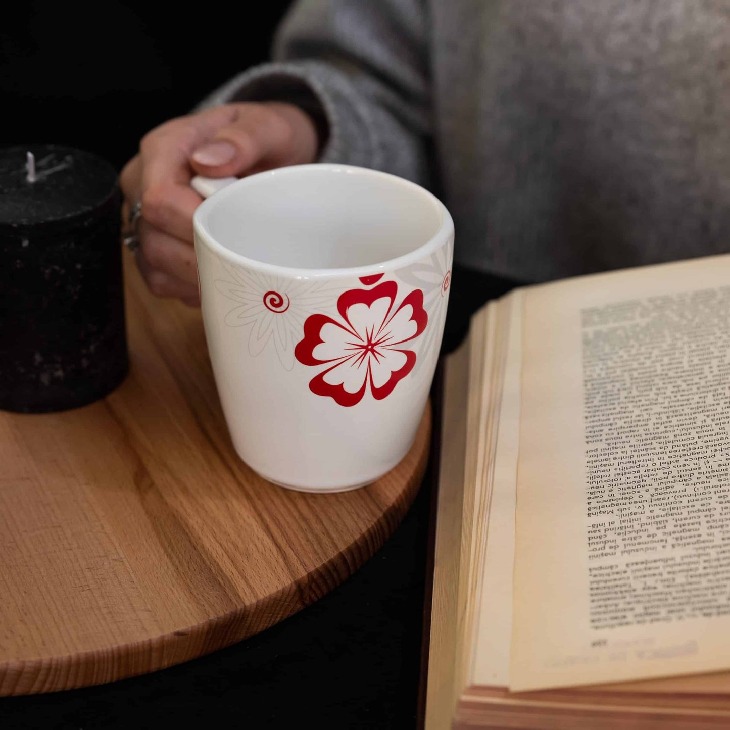 Becher mit Sternen und Blumen, 250 ml, Weiß mit Sternen und Blumen