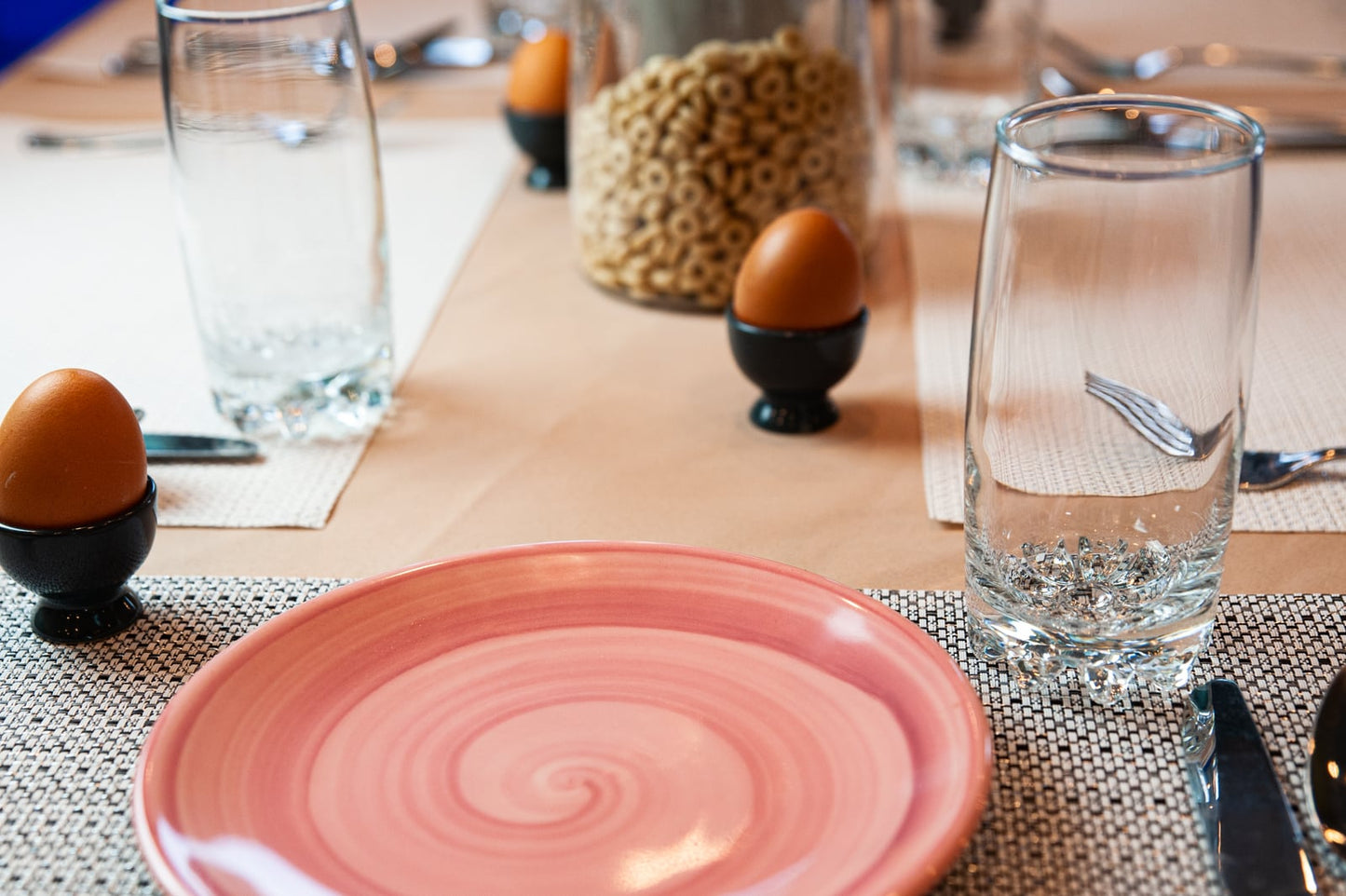 Set of 6 dessert plates of 20 cm, Powder Pink decorated with a dark pink spiral