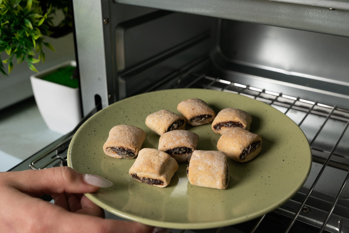 Plate set 12 pieces, for 4 people, Sage, Cesiro, Sage Green Matte with black dots