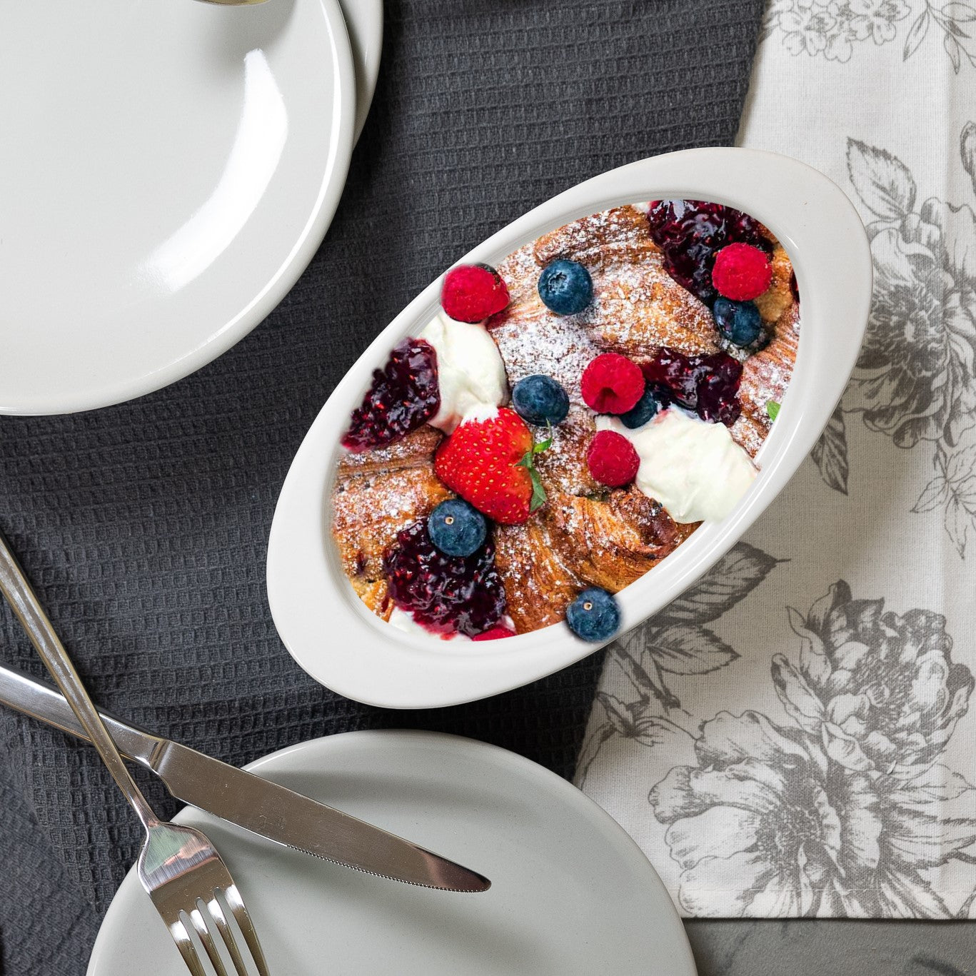 Table service, 4 people, 15 pieces, blue mug, deep plate, heat-resistant tray, kitchen utensils, Porcelain decorated with red rose