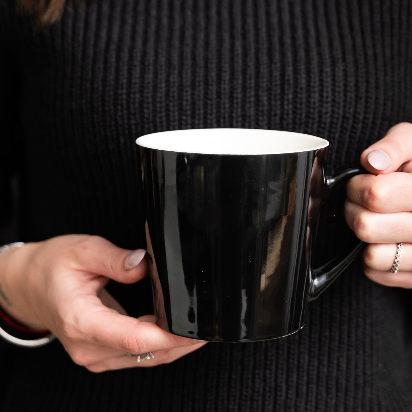 Juego de 6 tazas cónicas, modelo Blanco y Negro, 410 ml