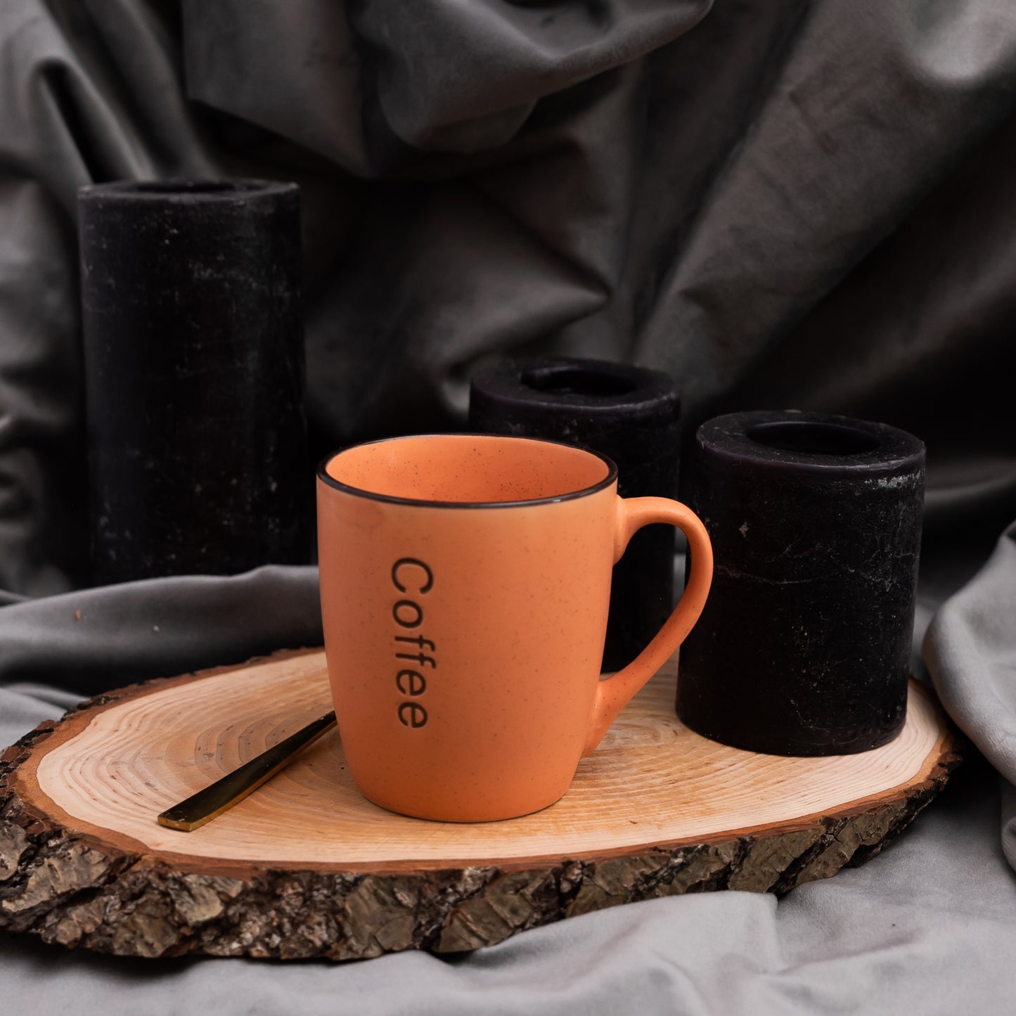 Table set, 4 people, 19 pieces, orange mug, flat plate, thermos tray, kitchen utensils, glass glasses, Porcelain decorated with Daisy