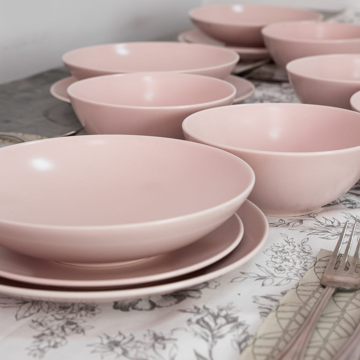 Complete Kitchen Set in Matte Pink, for 6 people, 73 pieces!