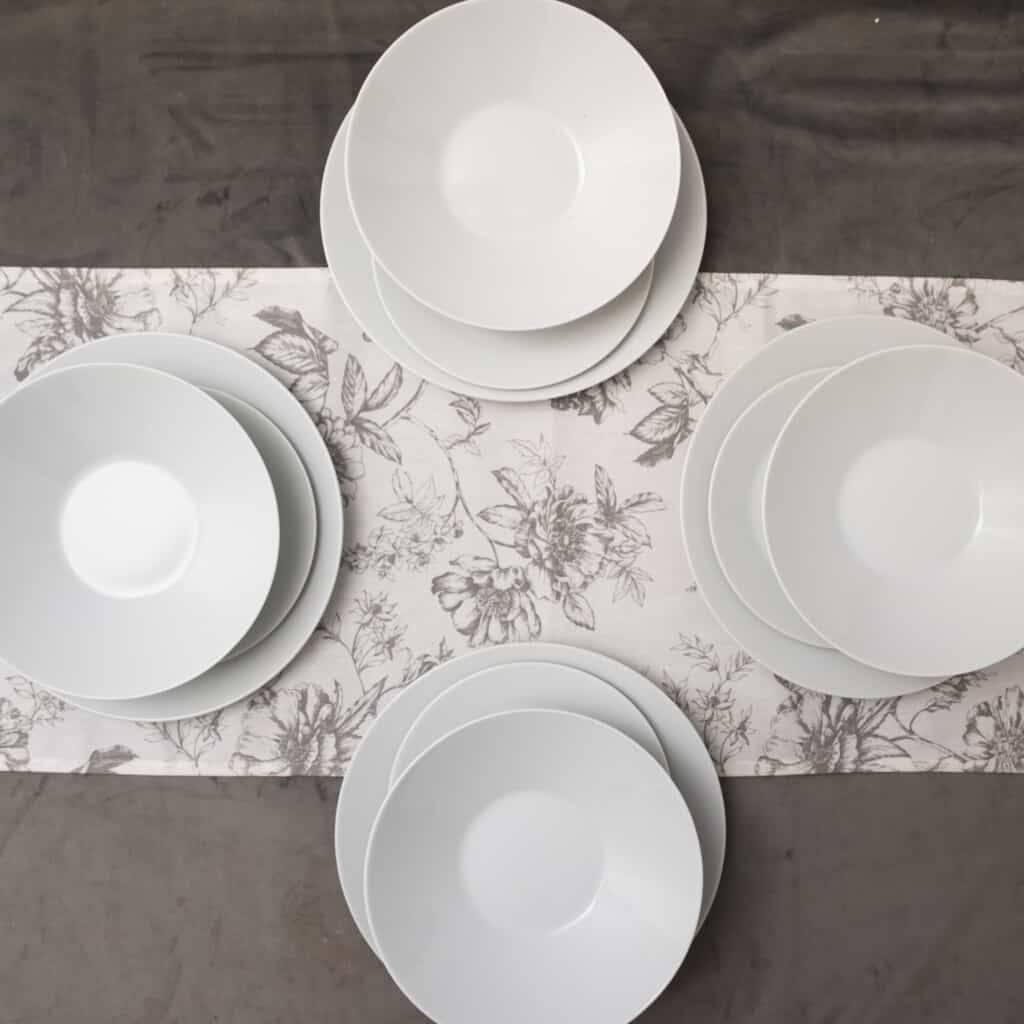 Dinner set for 4 people, with deep plate, Round, Porcelain