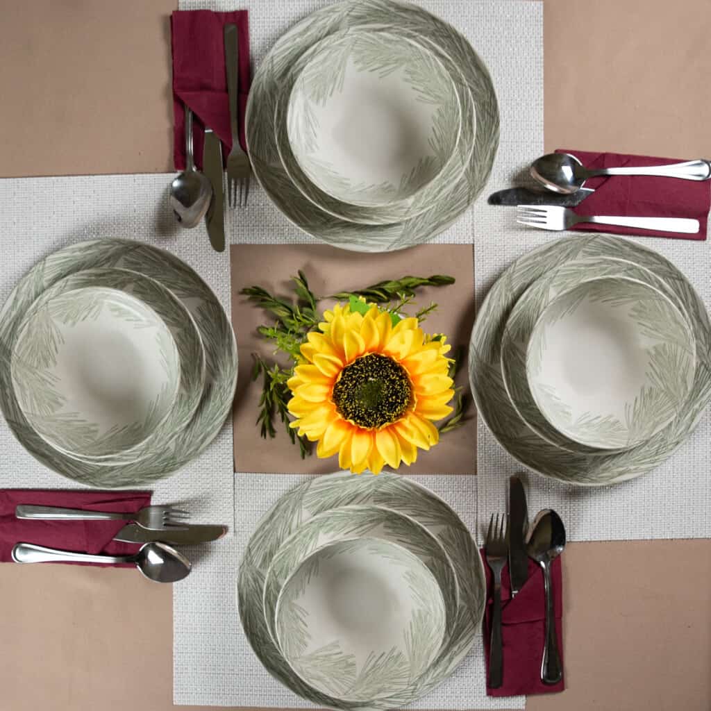 Dinner set for 4 people, with bowl, Round, Glossy Ivory decorated with pine needles