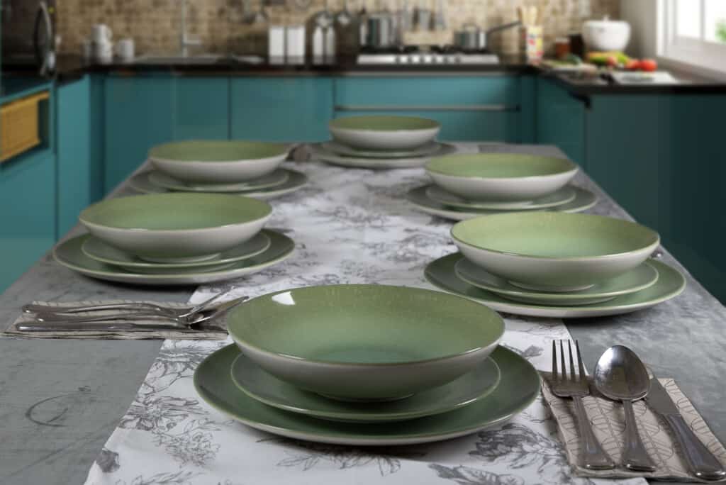 Dinner set for 6 people, with deep plate, Round, Glossy Ivory decorated with tropic green spiral