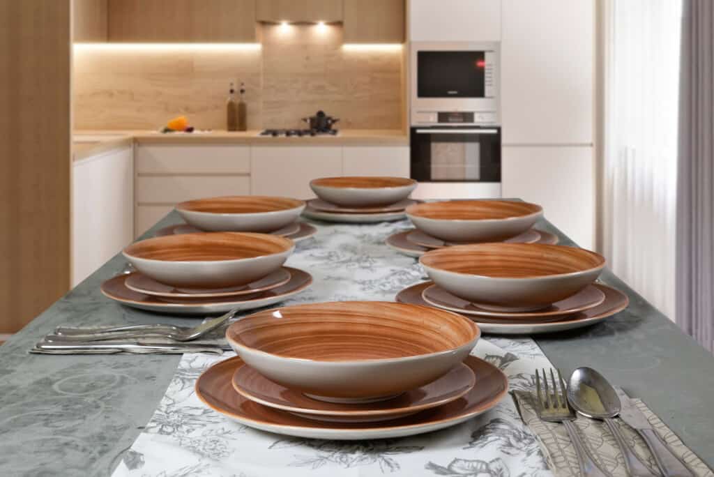 Dinner set for 6 people, with deep plate, Round, Glossy Ivory decorated with caramel spiral