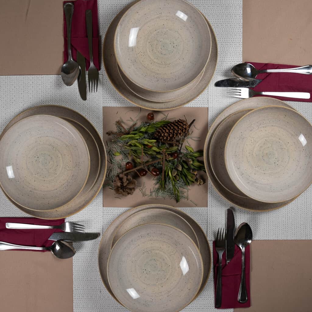 Set de cină pentru 4 persoane, cu farfurie adâncă, rotundă, fildeș lucios, decorată cu spirală bej deschis