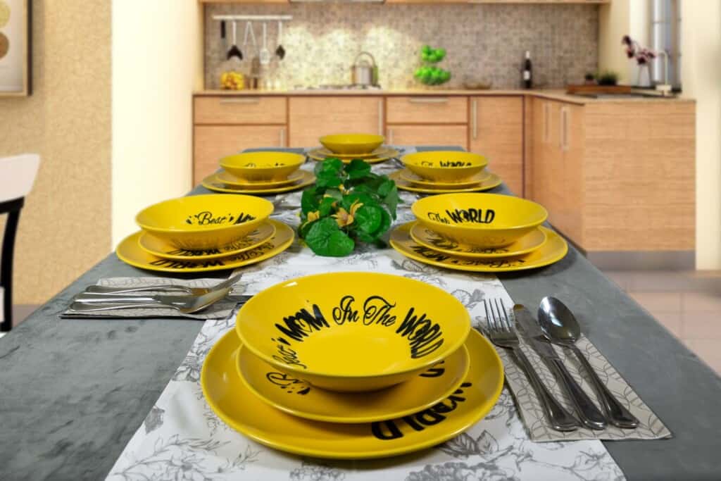 Set de cină pentru 6 persoane, rotund, galben lucios, decorat cu cea mai bună mamă din lume