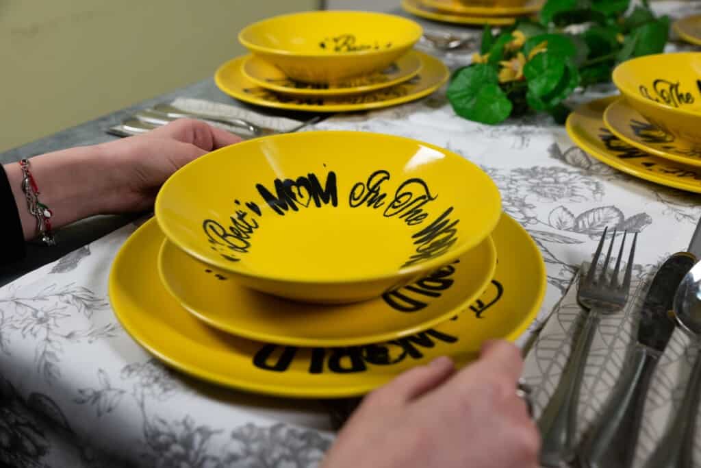 Dinner set for 6 people, Round, Glossy Yellow decorated with Best Mom in the world