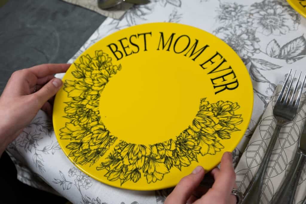 Dinner set for 6 people, Round, Glossy Yellow decorated with Best Mom ever