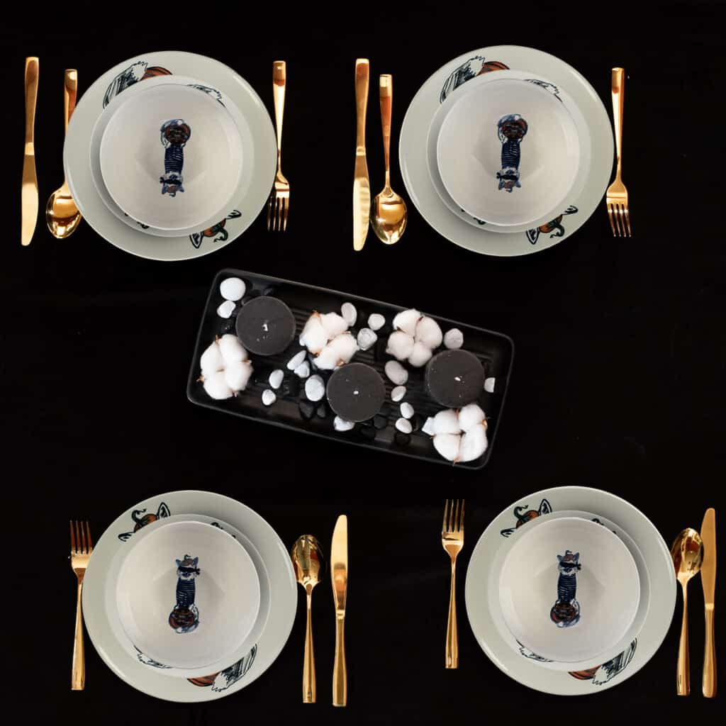 Dinner set for 4 people, with bowl, Round, Glossy White decorated with Thief cat