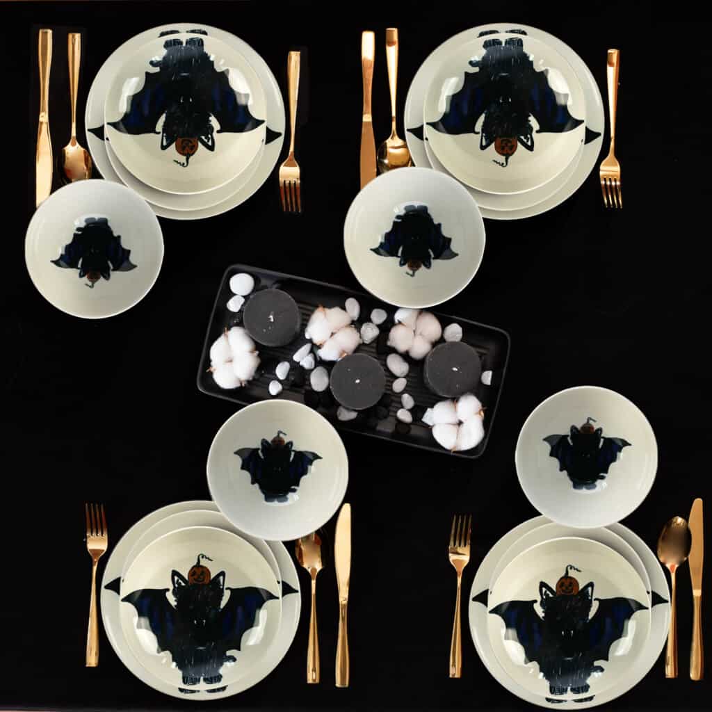 Set de cină pentru 4 persoane, cu farfurie adâncă și bol, rotund, alb lucios, decorat cu Batkitty