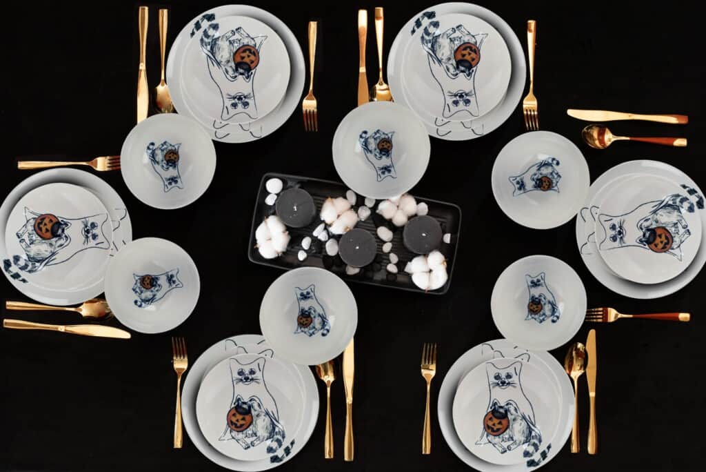 Set de cină pentru 6 persoane, cu farfurie adâncă și castron, rotund, alb lucios, decorat cu pisica fantomă