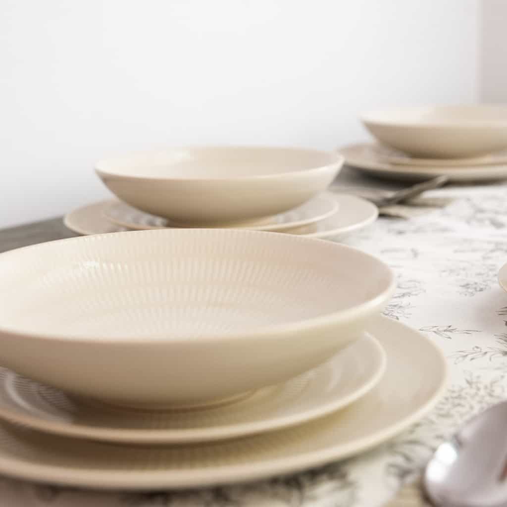 Dinner set for 6 people, with deep plate, Round, Glossy Ivory decorated with white lines