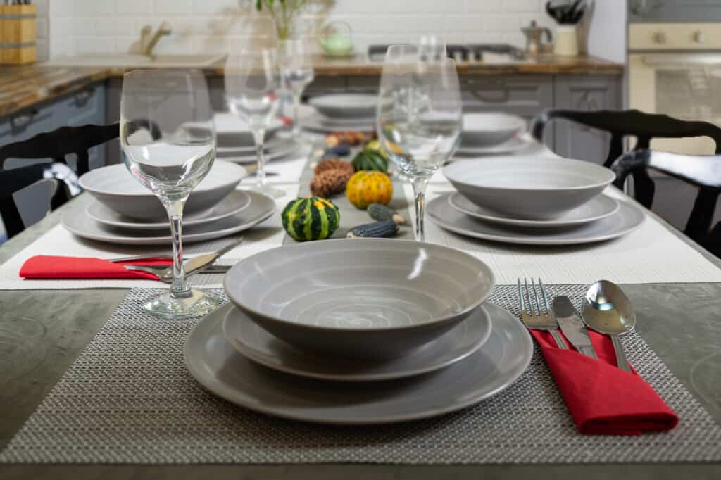 Dinner set for 6 people, Glossy Light Gray decorated with light gray spiral