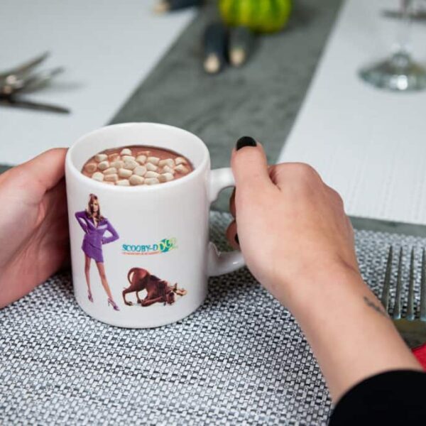 Mug, 260 ml, Glossy White decorated with "ScoobyDoo and Daphne"