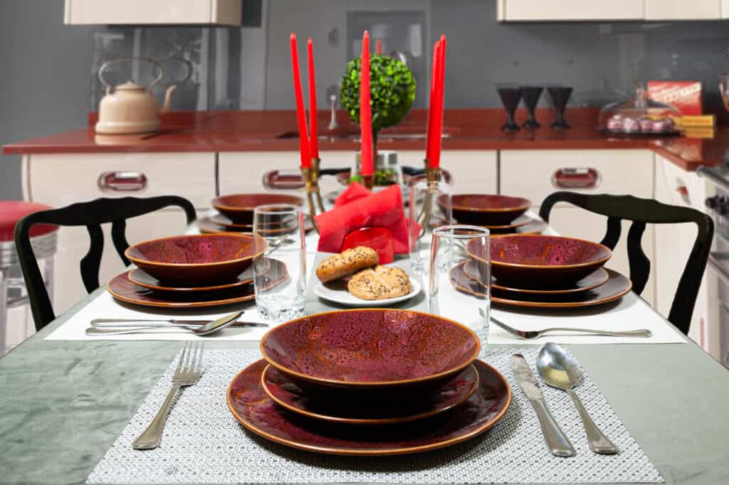 Dinner set for 6 people, Glossy Brown decorated with pink crakcs