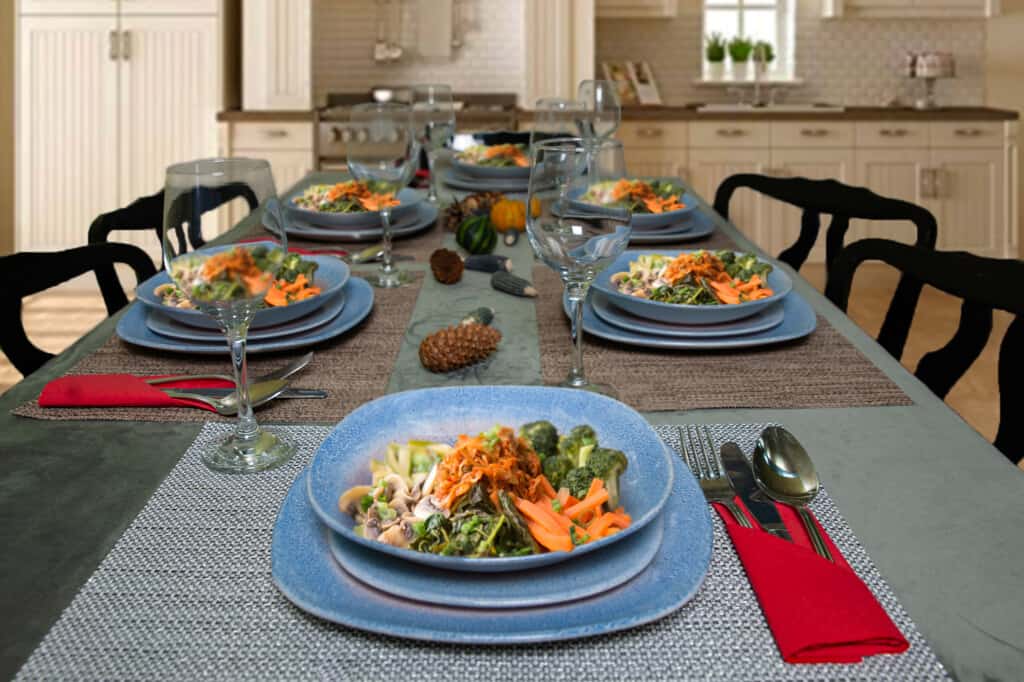 Dinner set for 6 people, Glossy Black decorated with blue/pink circles